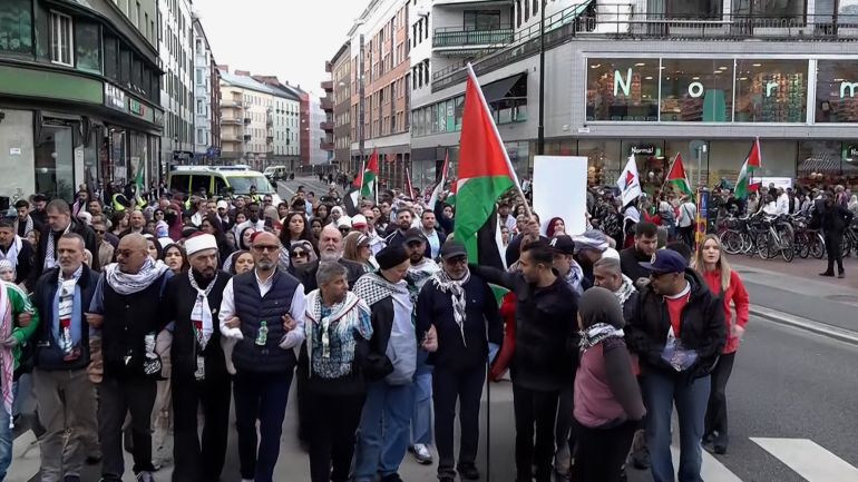 يديعوت أحرونوت: إسرائيل فقدت شرعية الحرب دوليا 1 المظاهرات الرافضة للحرب الإسرائيلية على غزة اجتاحت كل مدن العالم (الجزيرة)