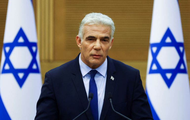 نتنياهو يخطط لهندسة الانتخابات المقبلة لضمان بقائه في السلطة 1 Israeli Prime Minister Naftali Bennett and Foreign Minister Yair Lapid give a statement, in Jerusalem