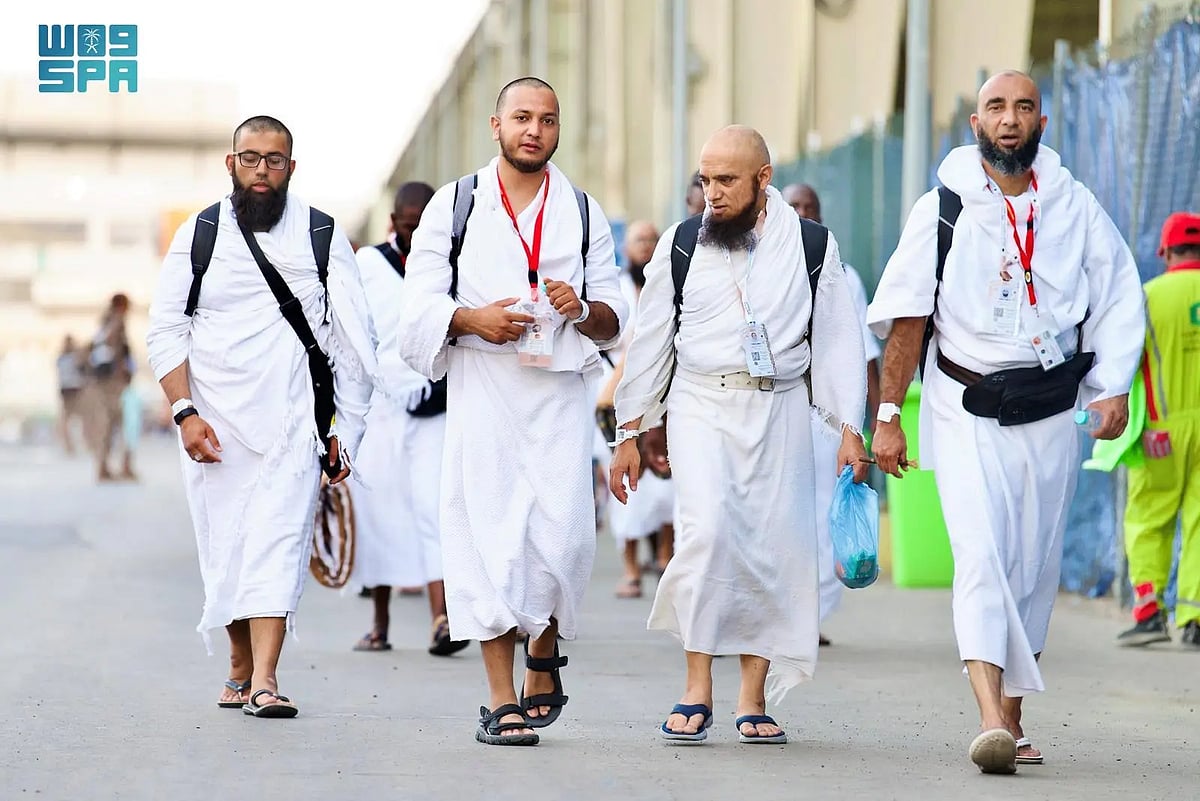 بالصور.. حُجِّاج بيت الله الحرام يتوافدون إلى مشعر منى لقضاء يوم التروية 6