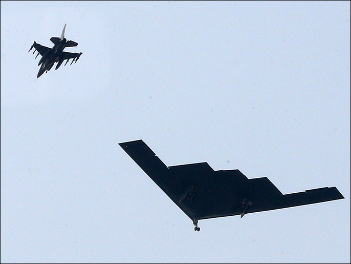 هل تستطيع إسرائيل حقا تدمير البرنامج النووي الإيراني؟ 1 A US B-2 stealth bomber (R) flies over a US air base in Pyeongtaek, south of Seoul, on March 28, 2013 as part of South Korea-US joint military exercise. Two nuclear-capable US B-2 stealth bombers flew what the US military described as "deterrence" missions over South Korea on March 28, in a move sure to further inflame tensions with North Korea. REPUBLIC OF KOREA OUT NO ARCHIVES NO INTERNET RESTRICTED TO SUBSCRIPTION USE AFP PHOTO/YONHAP