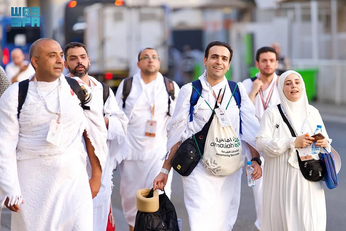 بالصور.. حُجِّاج بيت الله الحرام يتوافدون إلى مشعر منى لقضاء يوم التروية 5