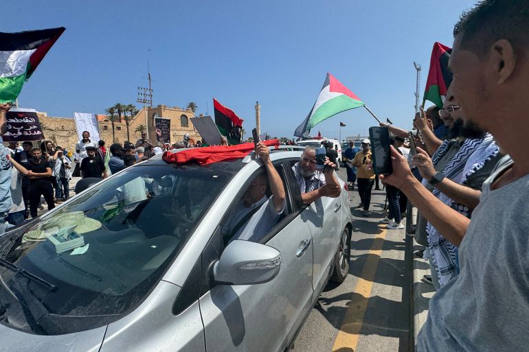 ماذا قال نشطاء "قافلة الصمود" في طريقهم من ليبيا إلى الحدود المصرية؟ 1 وصول قافلة الصمود الى ليبيا