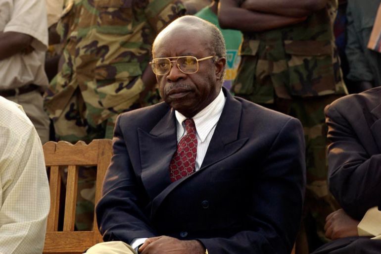 مليون قتيل بـ100 يوم.. رواندا التي عامت على بحور من الدم 7 Former Rwandan Prime Minister Faustine Twagiramungu waits to address a rally in Cyangugu, Rwanda, 13 August 2003. Twagiramungu is the main opposition candidate in the presidential elections set 25 August. (Photo by GIANLUIGI GUERCIA / AFP)